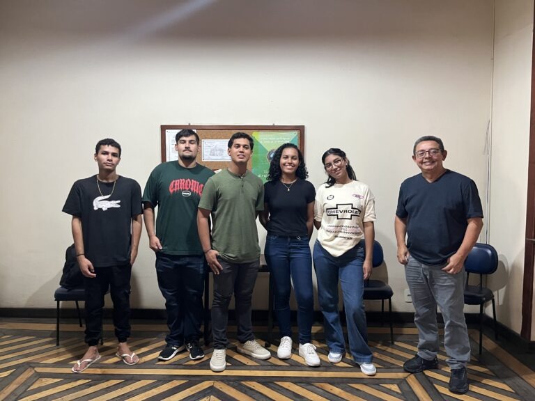 Estudantes de Engenharia da Estácio visitam o SENGE/PA e apresentam projeto de estufa automatizada